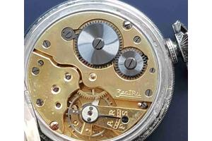 Zilveren ZentRa zakhorloge, met ketting niet werkend