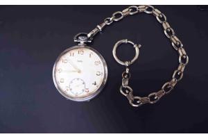 Zilveren ZentRa zakhorloge, met ketting niet werkend