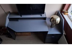 Mat zwart stoer game bureau