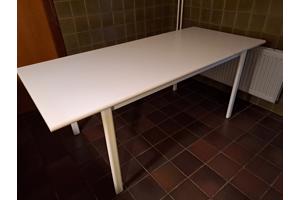 Moderne keukentafel