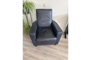 Donkerblauwe leren fauteuil