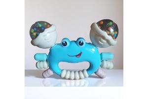 Bijtring en rammelaar in 1 blauwe krab