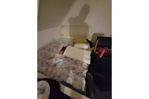 Tweepersoons bed inclusief matrassen.