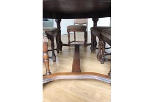 Eetkamertafel + zes stoelen (massief eiken)