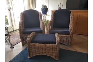 2 Rotan fauteuils en footstool