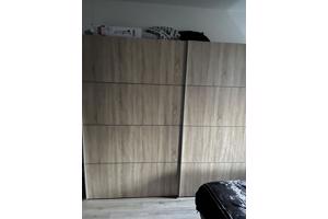 Grote kledingkast op te halen vanaf zondag einde van de middag