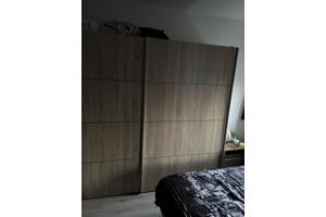 Grote kledingkast op te halen vanaf zondag einde van de middag