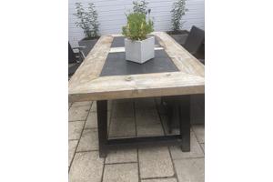 Tuintafel en stoelen