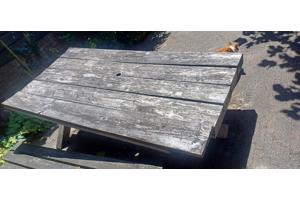 Oude houten tuintafel (voor onderdelen / hout / opknapper)