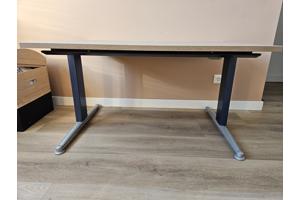 Bureau (in hoogte verstelbaar)