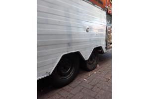 Te koop oude caravan verlichting werkt, rijbaar,