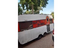 Te koop oude caravan verlichting werkt, rijbaar,