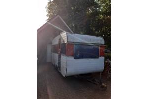 Te koop oude caravan verlichting werkt, rijbaar,
