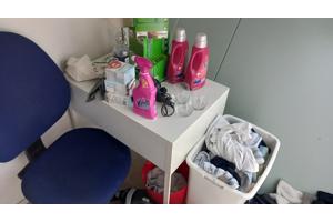 Bureautje met bureaustoel voor scholierenkamer