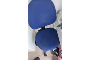 Bureautje met bureaustoel voor scholierenkamer