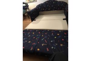 Leuk slaapbankje. Ideaal voor (klein)kinderen om te spelen en te slapen. In zeer goede staat.perfecte