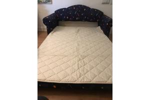 Leuk slaapbankje. Ideaal voor (klein)kinderen om te spelen en te slapen. In zeer goede staat.perfecte