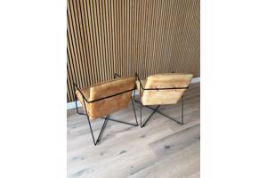 2 cognac stoelen / fauteuils