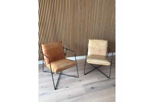 2 cognac stoelen / fauteuils