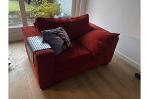 Rode fluwelen loveseat