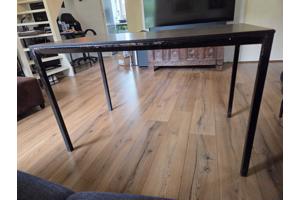 Stevige (werk/hobby/eet)tafel met oppervlakkige beschadigingen
