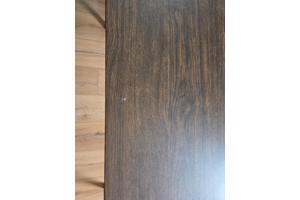 Stevige (werk/hobby/eet)tafel met oppervlakkige beschadigingen