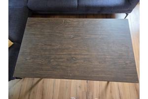 Stevige (werk/hobby/eet)tafel met oppervlakkige beschadigingen