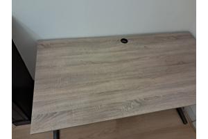 In hoogte verstelbaar bureau