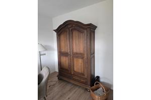 Grote eikenhouten kast