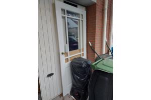 Zware houten kamerdeur, wit geverfd