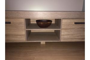 Mooi tv meubel! 182 cm breed, 57cm hoog en 50 cm diep!