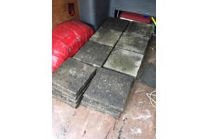 100 gratis Dreentegels 30x30x4 cm voor dakterras