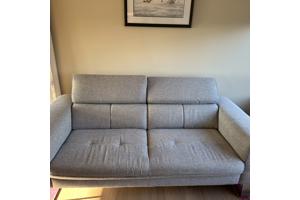 Zitbank met verstelbare hoofdsteun