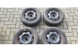 Hankook Winter Icept Evo winterbanden op velg Peugeot 206