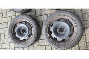 Hankook Winter Icept Evo winterbanden op velg Peugeot 206