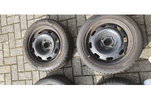 Hankook Winter Icept Evo winterbanden op velg Peugeot 206