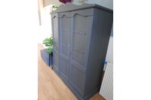 Zware kast, antraciet, in goede staat