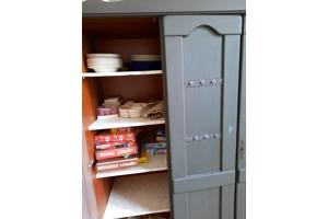 Zware kast, antraciet, in goede staat