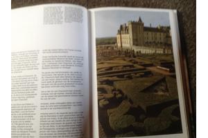 Boek van De Fraaiste Kastelen v/d Loire ,mooie foto's en tek