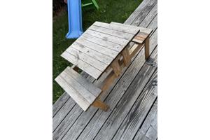 Tuin huisje , opknapper. Met picknicktafel