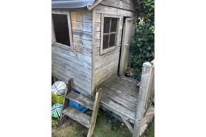 Tuin huisje , opknapper. Met picknicktafel