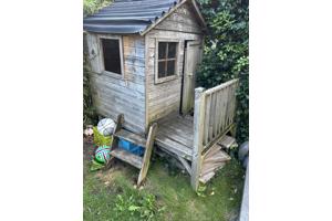 Tuin huisje , opknapper. Met picknicktafel