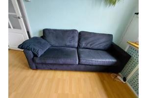 Donkerblauwe driezitsbank