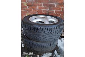 Deze liggen ons in de weg: autowielen ( 2 stuks )