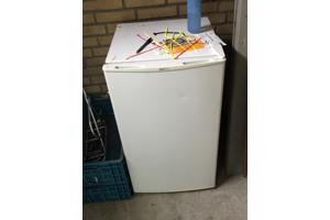 Smalle koelkast met vriesvak