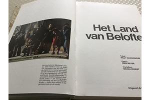 Boek.Het land van beloften speciale cultuur met testamenten