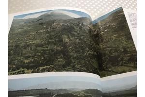 Boek.Het land van beloften speciale cultuur met testamenten