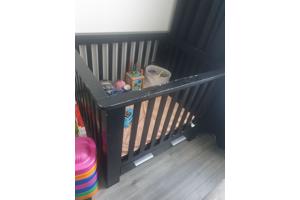 Baby ledikant + comode + boks