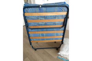 Opklapbaar vouwbed op wieltjes