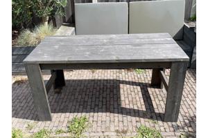 Houten tuintafel
